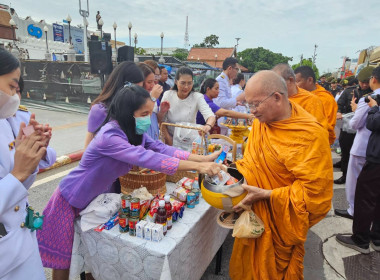 พิธีทำบุญตักบาตร ถวายเป็นพระราชกุศลฯ พารามิเตอร์รูปภาพ 6