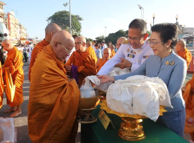 โคราชร่วมพิธีทำบุญตักบาตรวันแม่แห่งชาติ พารามิเตอร์รูปภาพ 1