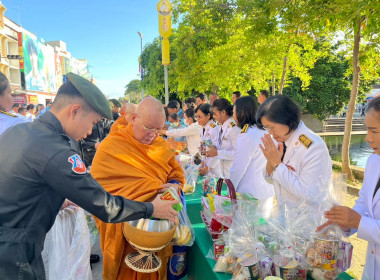 โคราชร่วมพิธีทำบุญตักบาตรวันแม่แห่งชาติ พารามิเตอร์รูปภาพ 2
