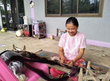 ต่อยอด..ผ้าไหมคึมมะอุบัวลาย GI สร้างรายได้ยั่งยืน พารามิเตอร์รูปภาพ 6